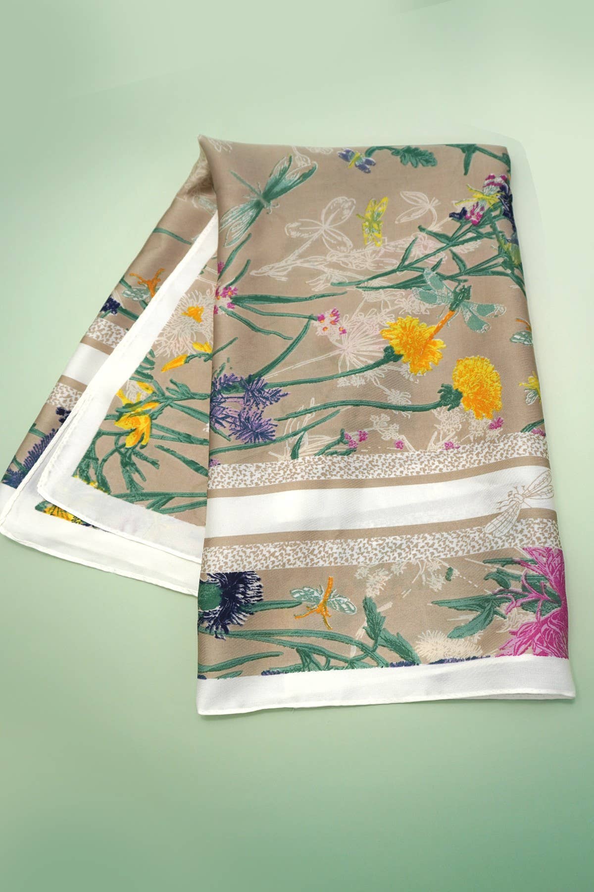 Beige Botanica